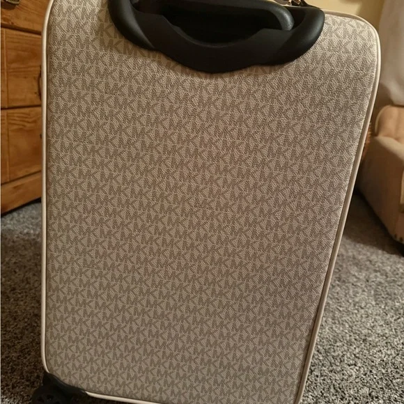 Michael Kors Cream Multi Trolley and duffle bag - Picture 9 of 14